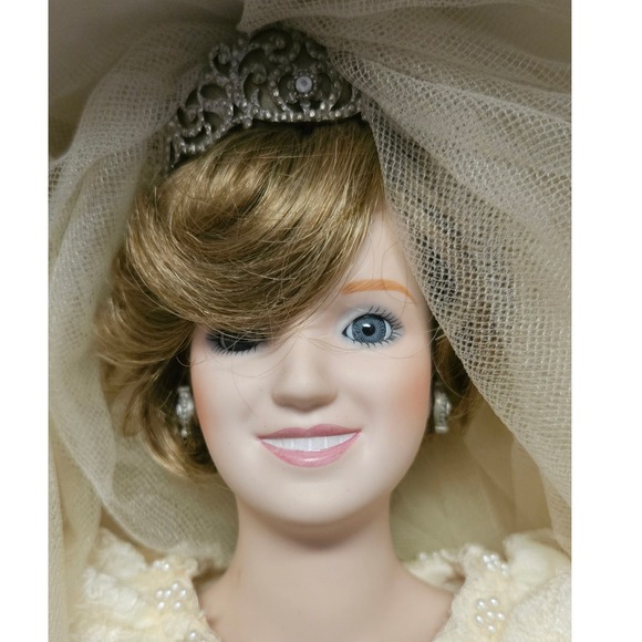 Franklin‎ Danbury Mint Princess Diana Wedding Doll Bride Gown Tiara Veil